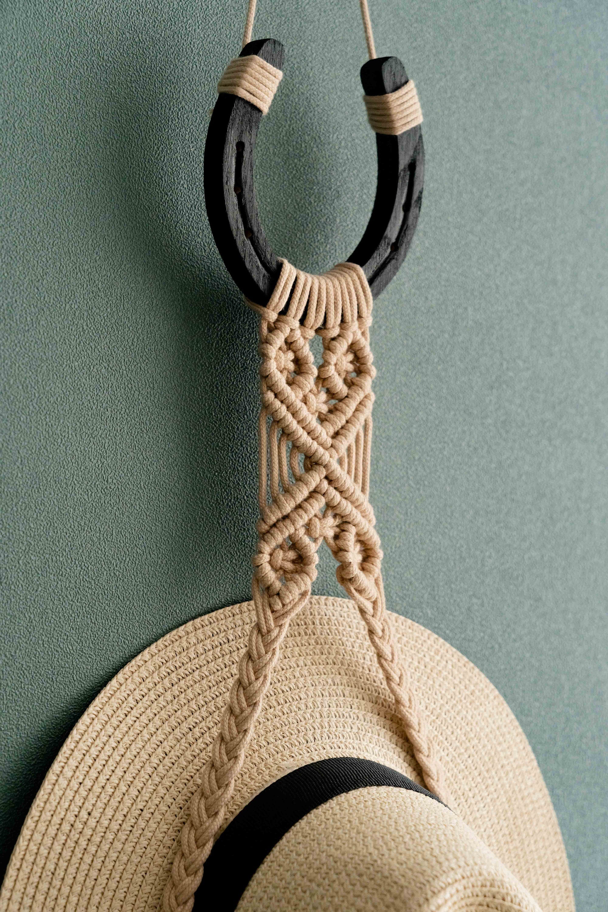 Macrame Hat Display, Boho Hat Holder, Hat Organizer Hanger, Macrame Hat Display, Horseshoes Macrame, Boho Hat Decor, Farmhouse Hat Decor I42